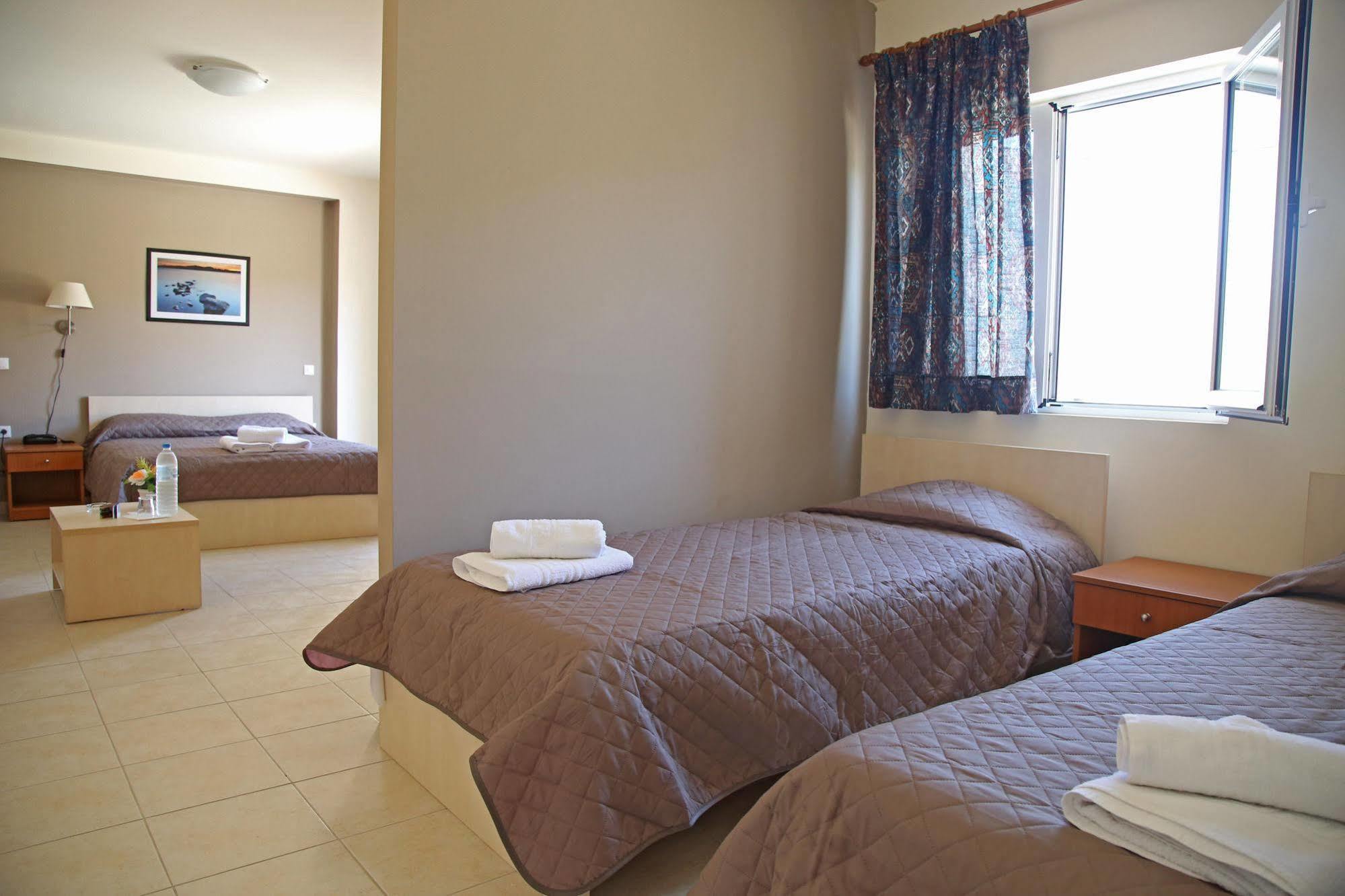 Hotel Sea Breeze Sitia  Exteriör bild