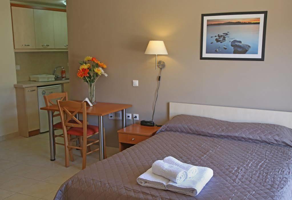 Hotel Sea Breeze Sitia  Exteriör bild